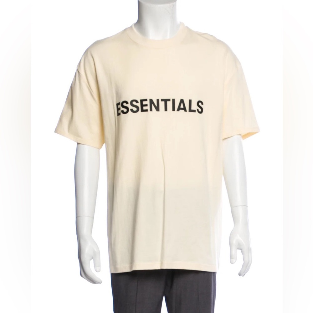 Fear of God Essentials Buttercream Boxy T-Shirt
Applique Logo